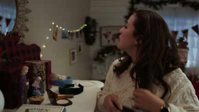 I'm going to decorate
gingerbread houses with Pops. - A Christmas of Wonders