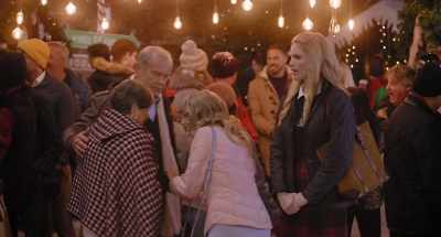 I'm going to dress you… - Father Christmas Is Back