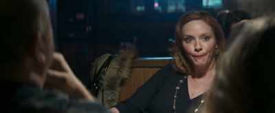 I'm going to go to the bathroom.
Deb, do you want to come? - American Woman