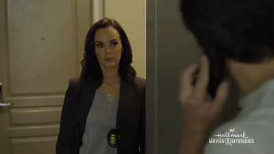 - I'm going to have to call you back.
- Is everything okay? - Mystery 101: Killer Timing