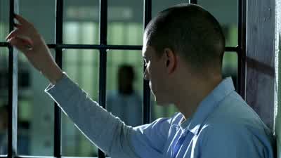 I'm going in. - Prison Break