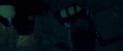 I'm going to put my BCD-jacket
under the rock and inflate it. - The Dive