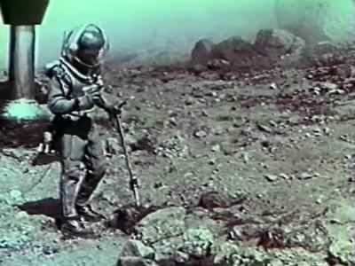 I'm going to take a look around. - Voyage to the Planet of Prehistoric Women