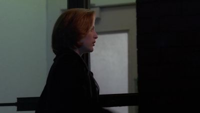 I'm gonna check around back.
See if you can get the manager. - The X-Files