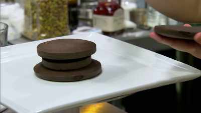 I'm gonna construct
this cauldron - Halloween Cookie Challenge