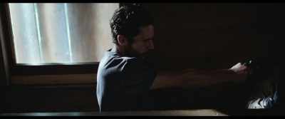 I'm gonna count to three
and we both lower our guns. Good? - It Comes at Night