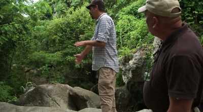 I'm gonna drop down
on this little ledge here - Lost Gold of World War II