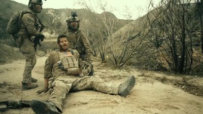 I'm gonna go clear this house
and make sure it's secure. - SEAL Team