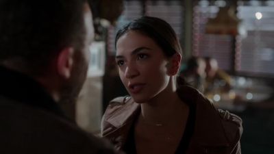 I'm gonna go get us
some drinks, okay? - Siren