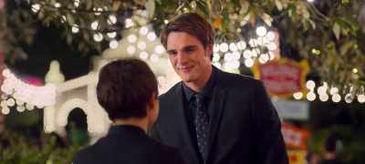 -I'm gonna go. Okay.
-Okay, all right. [chuckles] - The Kissing Booth 3