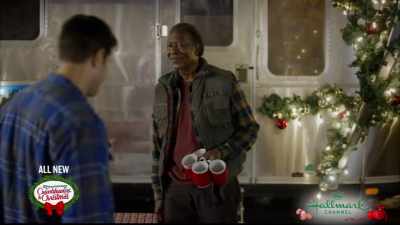 - I'm gonna hold you to that.
- Okay. - Christmas Under the Stars