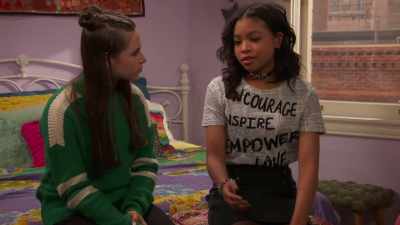 - I'm gonna look for my... mom!
- Ah! - Raven's Home