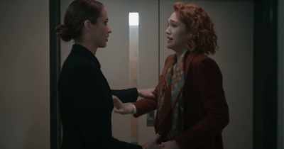 - I'm gonna lose my son.
- Okay. - The Republic of Sarah
