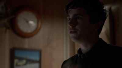 I'm gonna put you in room one. - Bates Motel