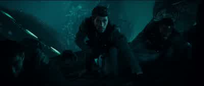 I'm gonna see if it's clear. - Independence Day: Resurgence