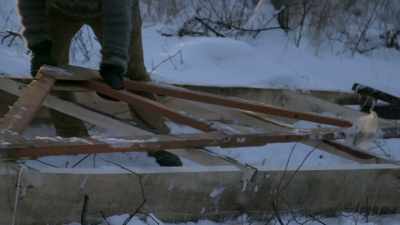 I'm gonna take probably a
half load right down there. - Life Below Zero: Next Generation