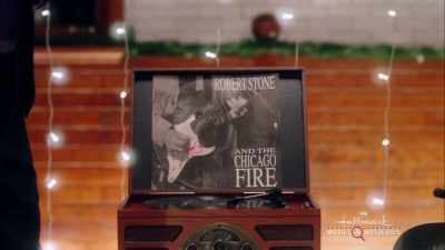 ♪ I'm gonna telephone my baby ♪ - The Perfect Christmas Present