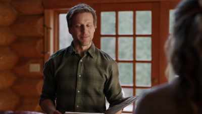 - I'm happy for you. - Creating Christmas