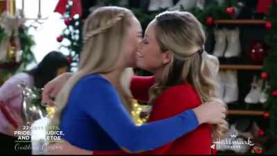- I'm so happy for you.
- Thanks. - Christmas at the Palace