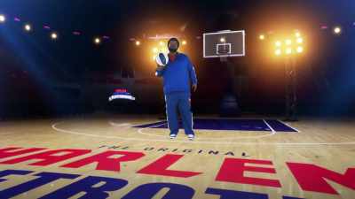 I'M HARLEM GLOBETROTTER AIR FLOW
ROBINSON... - Harlem Globetrotters: Play It Forward