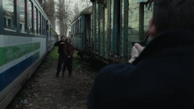 I'm here. Now let her go. - FBI: International