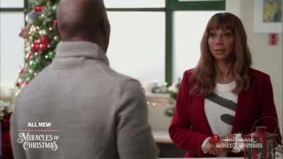 I'm here to see
Dr. Raymond Johnson? - The Christmas Doctor