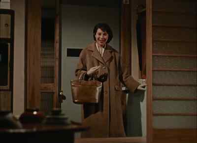 - I'm home.
- You're back. - Good Morning