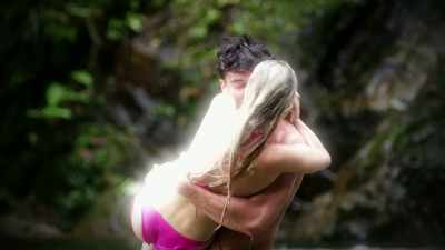 >> I'M IN LOVE WITH YOU,
ELIZABETH. - Love Island