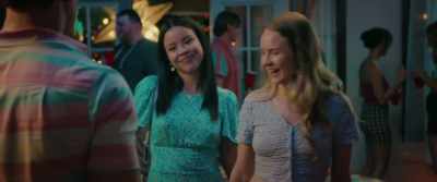 - I'm in.
- Oh, yeah. Get it, girl. Okay. - The Re-Education of Molly Singer