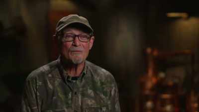 I'm in my sleep pants,
wearing my crocs, - Moonshiners: Master Distiller