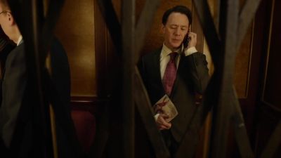 I'm in the lift, Curt.
Calm down. - Inside No. 9