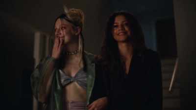 - I'm joking.
- Let's take some pictures. Come on! - Euphoria