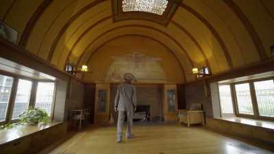 I'm Jonathan Adams, an
architect from Wales, - Frank Lloyd Wright: The Man Who Built America