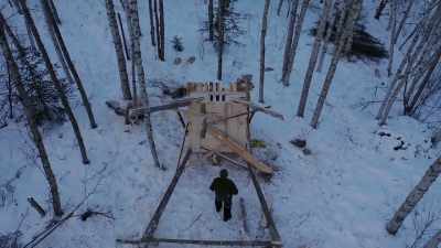 I'm just bracing this
as good as I can everywhere. - Life Below Zero: Next Generation