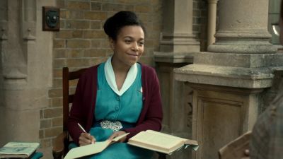 I'm just dropping off the
insulin for the evening rounds. - Call the Midwife