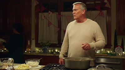 I'm just gonna grab my things
and head out. - My Southern Family Christmas