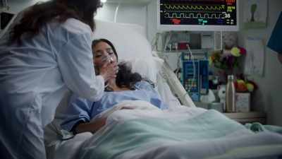 I'm just gonna remove
this tube, okay? - Waking Up To Danger