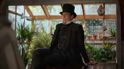 I'm just here to congratulate you
on your big night. - Julie and the Phantoms