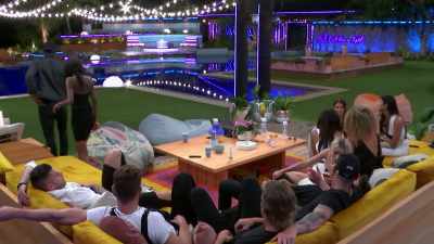 I'M JUST LIKE, DON'T GET TOO
COMFORTABLE SLEEPING ON MY SIDE - Love Island