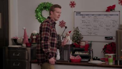 I'm just looking at
shuffling a few shifts - Christmas Wreaths and Ribbons