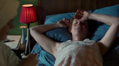 I'm just making a little cut
to help baby out. - Call the Midwife