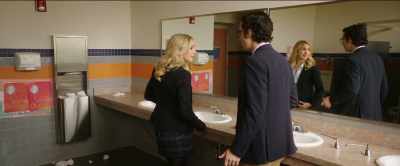 - I'm just peeing.
- You peed? - Sid Is Dead