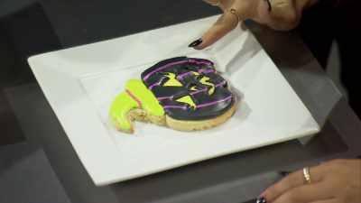 I'm just seeing a little
mushed royal icing - Halloween Cookie Challenge