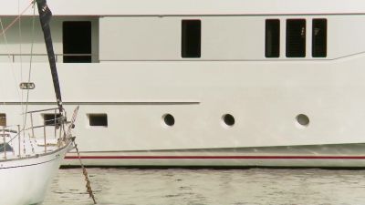 - I'M JUST TRYING TO NOT CRACK. - Below Deck