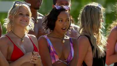 - I'm so killing Cameron right now.
- Oh, Ceara. - Twin Love