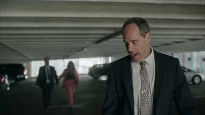 I'm late for a meeting.
Sir, we need you to stop. - The Rookie: Feds
