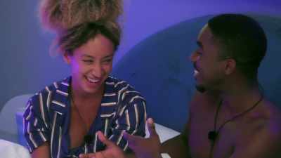 >> I'M LEAVING WITH A BOYFRIEND. - Love Island
