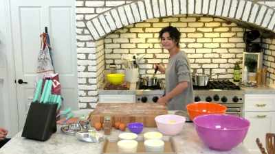 - I'm, like, "Validate me!" - [laughs] - Selena + Chef