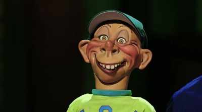 I'm looking over here,
but I'm also looking over here. - Jeff Dunham: Relative Disaster