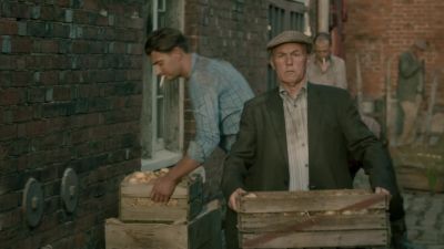 I'm looking for the Seamen's
Mission. C-Can you help me? - Call the Midwife